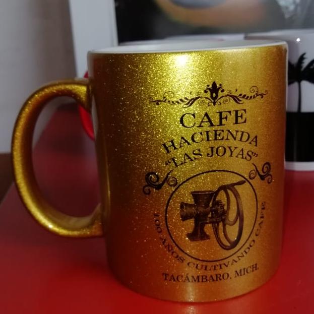 Taza dorada.