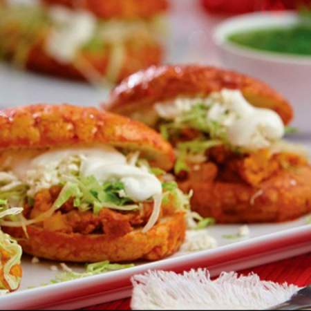PAMBAZO CON TINGA DE POLLO CON QUESO
