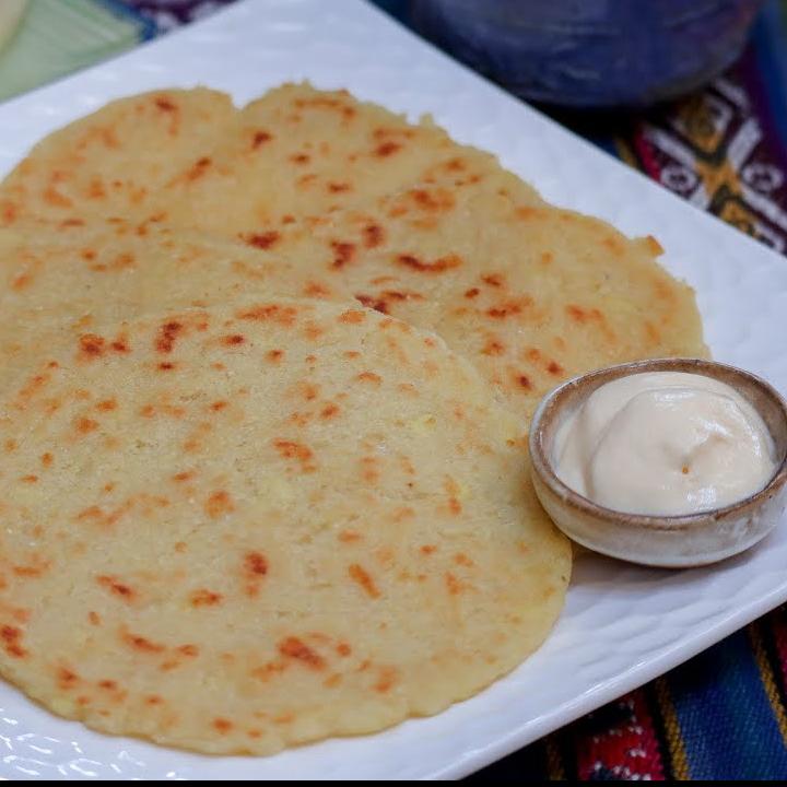 Tortilla con queso y natilla