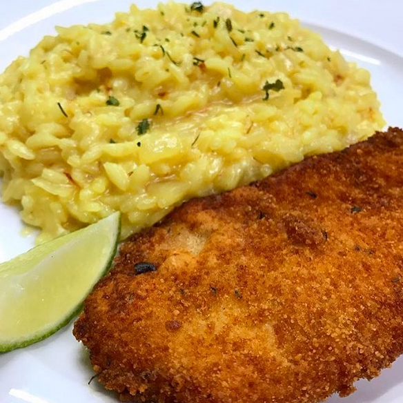 Risoto de Açafrão com Filé de Frango à Milanesa