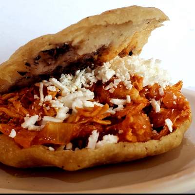 Gordita de Tinga de Pollo
