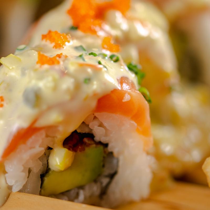 SALMÓN TARTARA ROLL