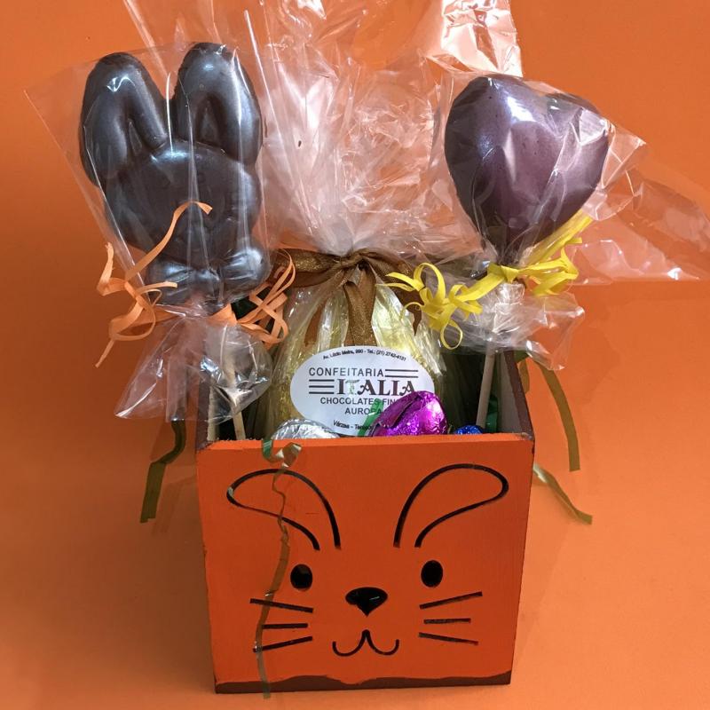 Caixa Coelho Madeira com Kit Chocolate