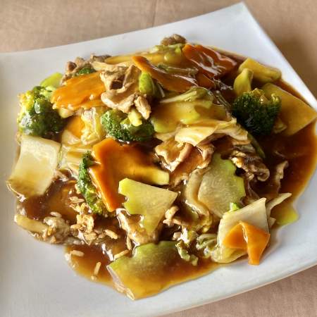 42- Chop Suey Con Lomos En Salsa (entero)