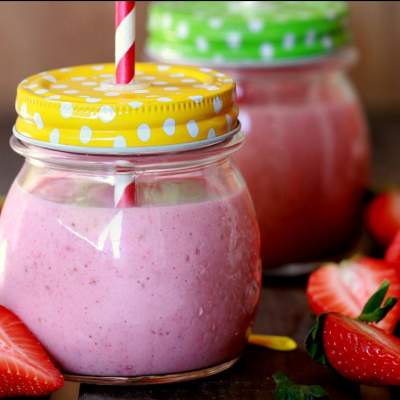 JUGO DE FRESA CON LECHE