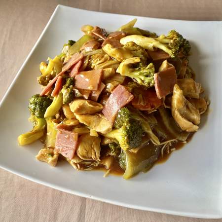 38- Chop Suey Con Pollo Y Jamón ( medio)