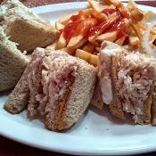 Club Sandwich con Papas a la Francesa