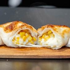 Empanada de choclo y queso