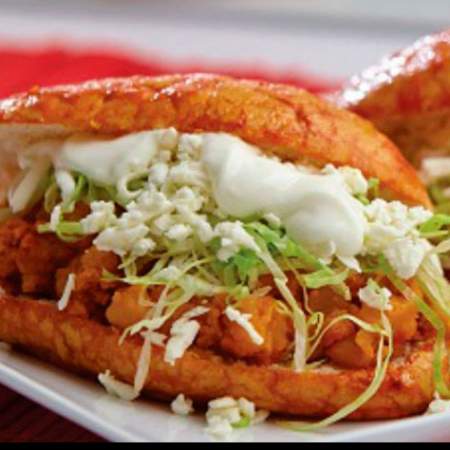 PAMBAZO DE TINGA DE POLLO