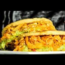 Arepa de Pollo  y Aguacate