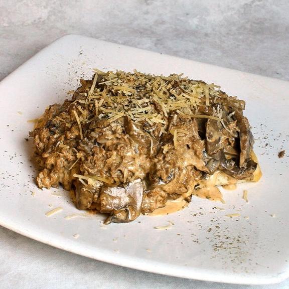 Waffle de carne con champiñones