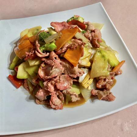 59- Lechón Asado Con Verduras En Salsa Ostion
