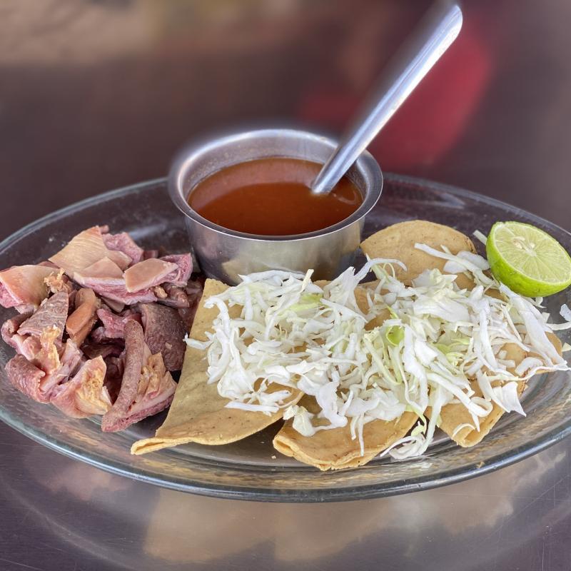 Orden de tacos con buche