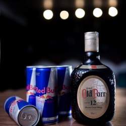 Combo Old Parr com RedBull