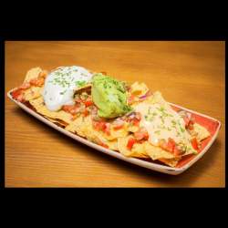 NACHOS PARA COMPARTIR CON QUESO