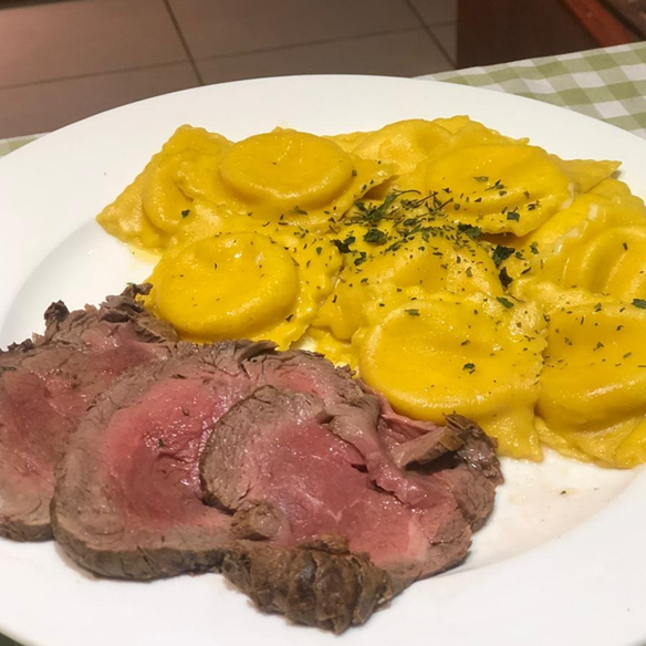 Ravioli de Limão Sicliano com Rosbife de Mignon