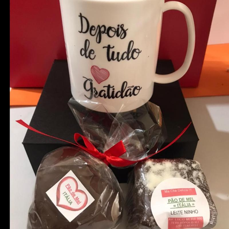 Caneca com 2 Pães de Mel