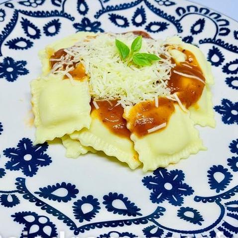 Raviolli Napolitano (queijo com presunto e orégano)