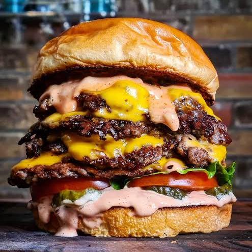 Colosal burger C/papas