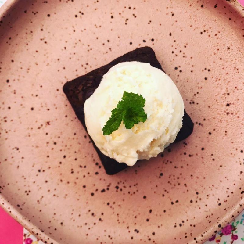 BROWNIE COM SORVETE