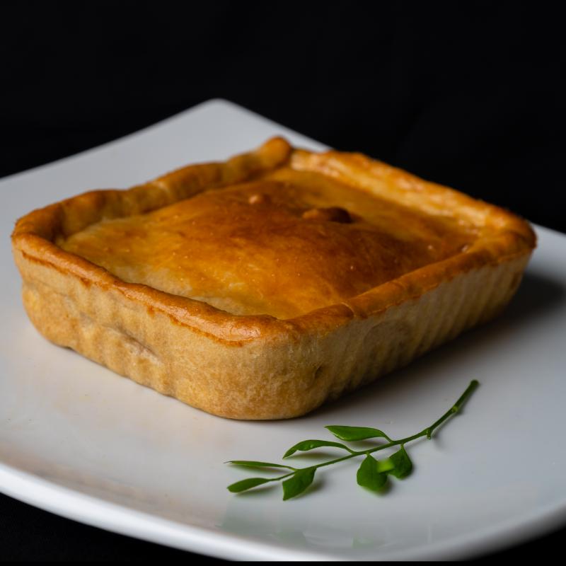 Empadão Artesanal de Frango Cremoso com Calabresa - 500 gramas