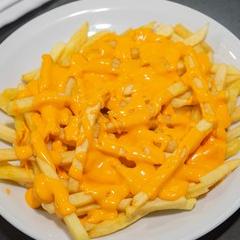 Papas fritas con cheddar