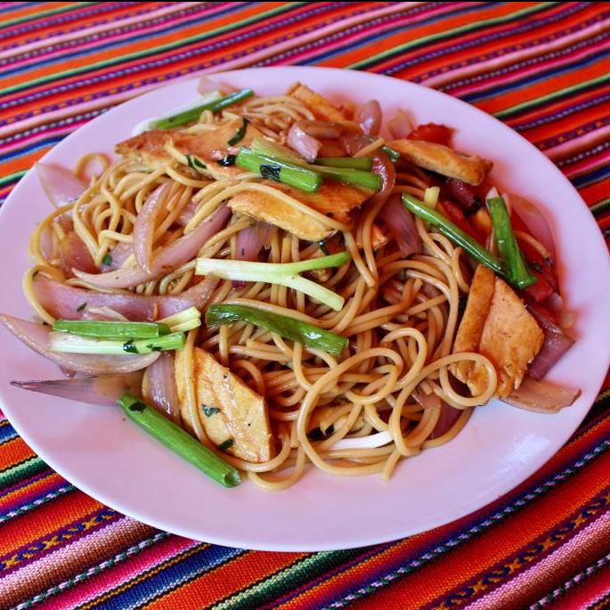 Tallarin saltado de pollo