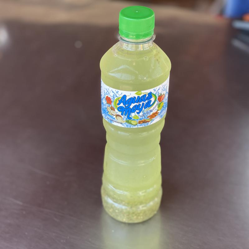 Agua fresca de limón con pepino