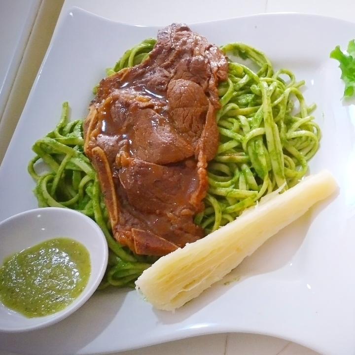 Tallarines Verdes con Churrasco