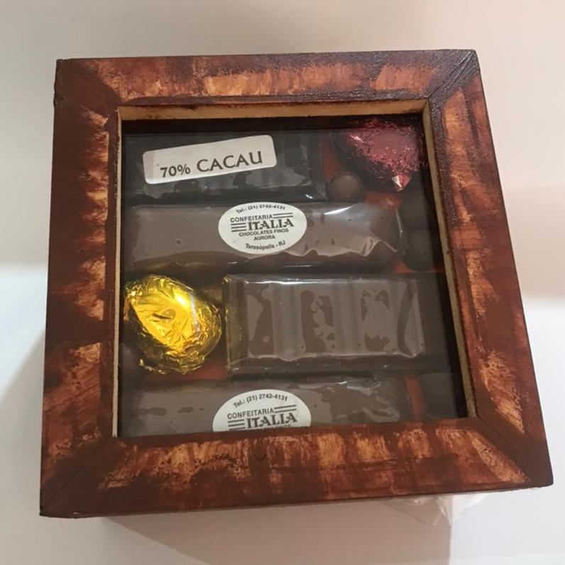 Caixa Madeira Artesanal com Chocolate*