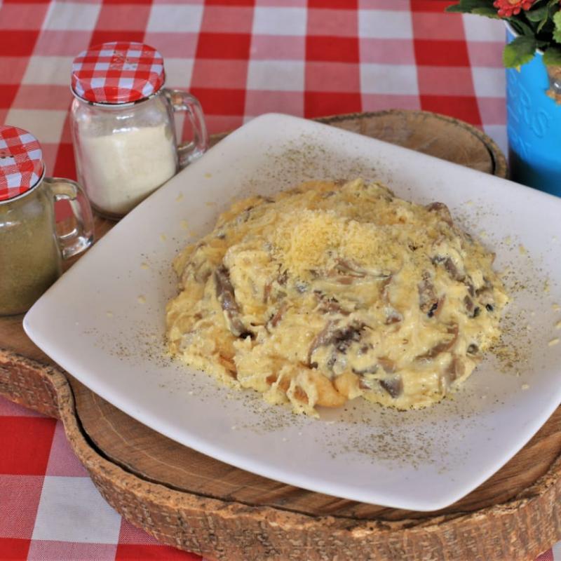 Waffle de pollo con champiñones