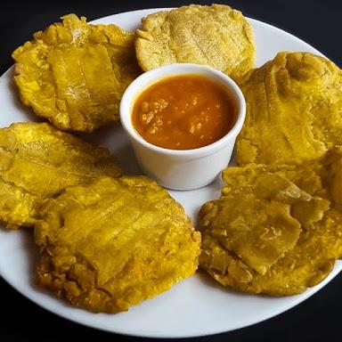 Patacones con Hogao