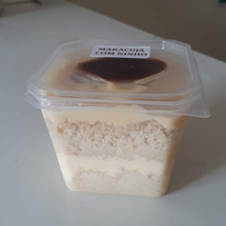 Bolo no pote Ninho com maracujá