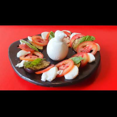 Caprese Burrata yTomates Aliño