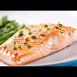 salmón con salsa de camarón