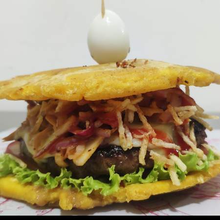 Hamburguesa de la casa en patacon