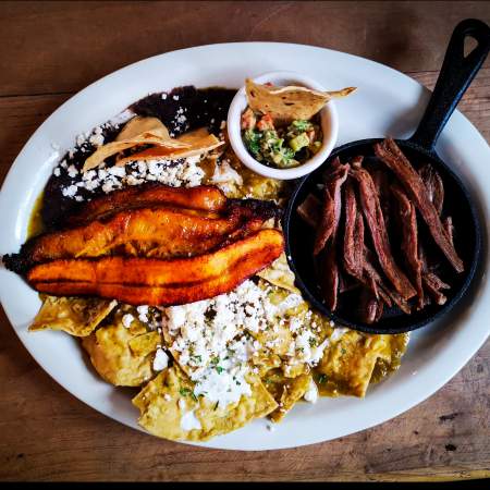 Chilaquiles con Arrachera
