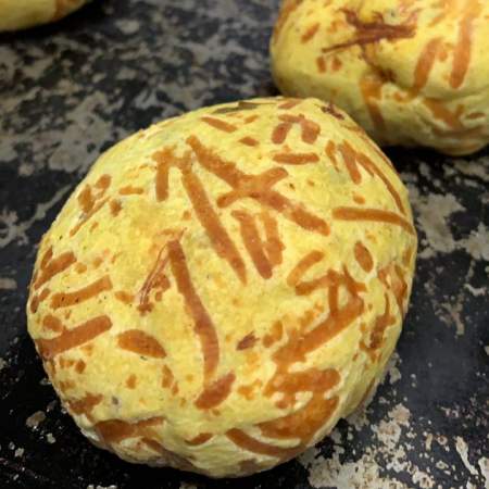 Kit com 4un Pão de queijo recheado com frango