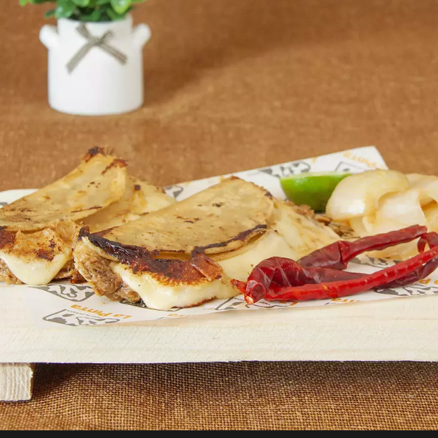 Taco de barbacoa con queso