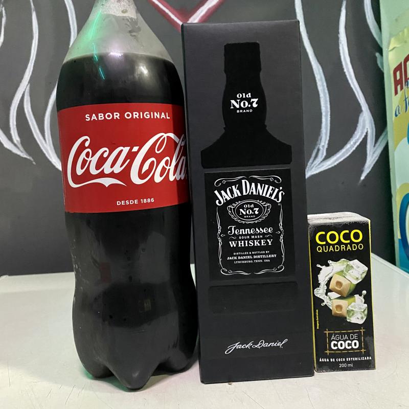 COMBO JACK DANIEL'S COM COCA 6 GELOS