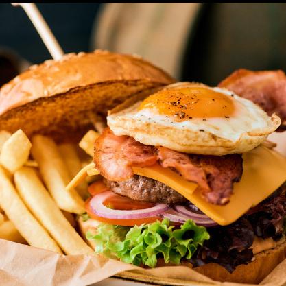 Hamburguesa de arrachera c Huevo estrellado