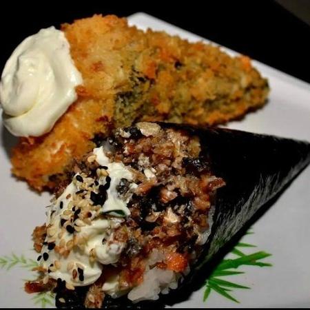 Temaki hot salmão + Temaki skin