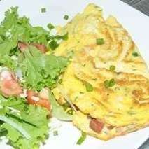 Omelete com queijo e bacon