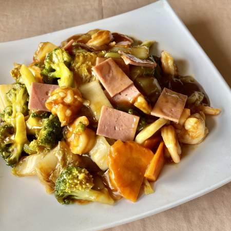 41- Chop Suey Con Camarón y Jamón En Salsa