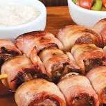 ESPETINHO DE CARNE DE SOL COM BACON