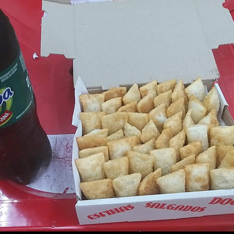 Combo de pastéis com frutuba