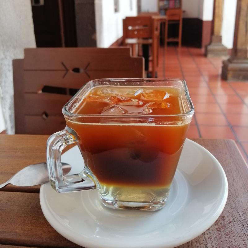Americano en las rocas