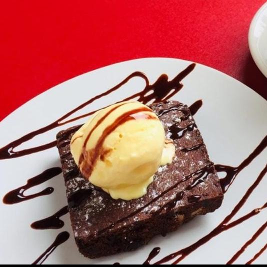 Brownie con helado de Vainilla
