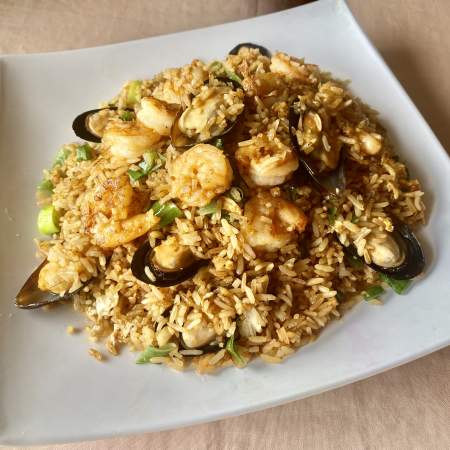 20- Arroz frito con mariscos ( entero)