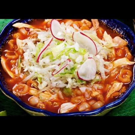 POZOLE ROJO  SURTIDA ( CARNE DE PUERCO MACIZA Y CABEZA)